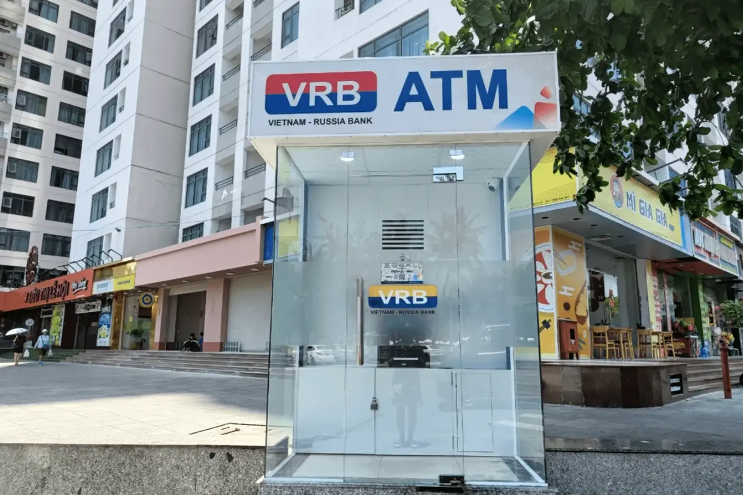 Банкоматы VRB для карт Мир в Нячанге